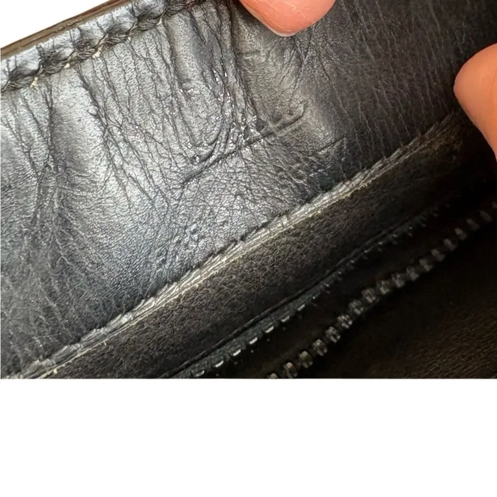 Gucci Rare Black Shoulder Bag with Gold Accent - Picture 11 of 15